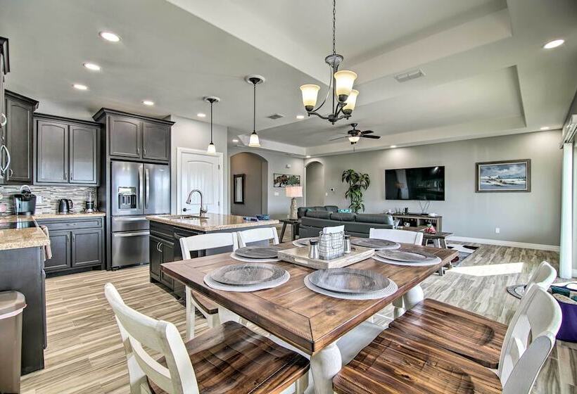 Laguna Vista Resort Style Home, Private Pool & Spa