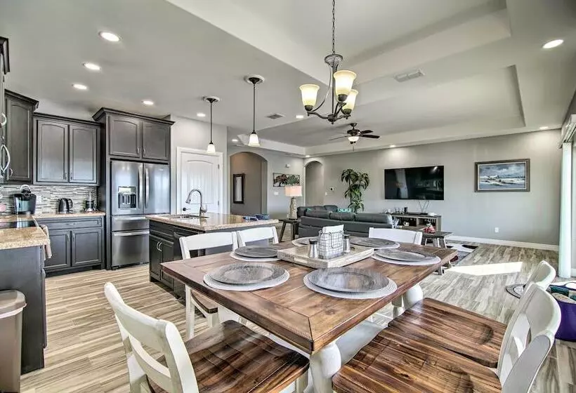 Laguna Vista Resort Style Home, Private Pool & Spa