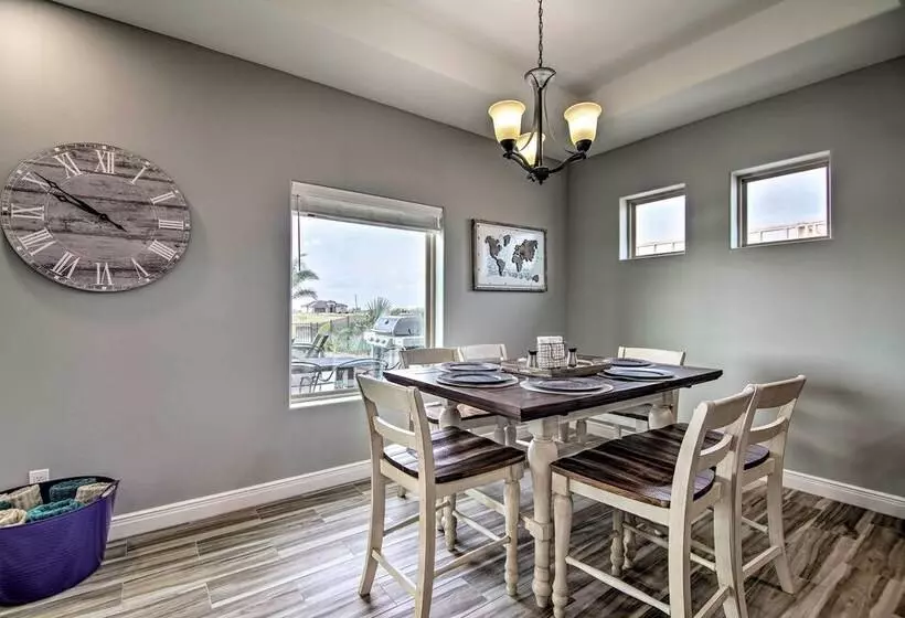 Laguna Vista Resort Style Home, Private Pool & Spa