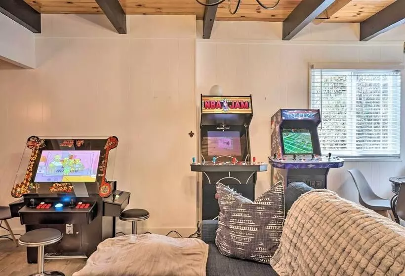 Modern Cabin W/ Game Room & Deck, Near Skiing
