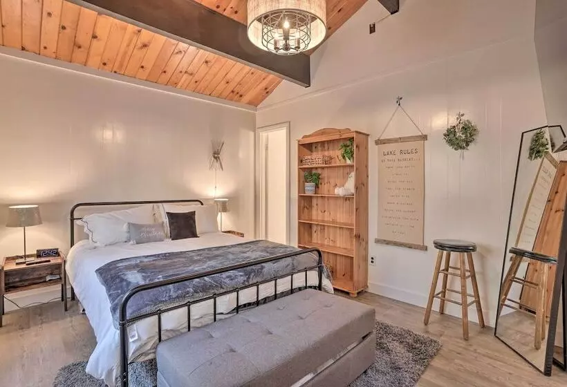 Modern Cabin W/ Game Room & Deck, Near Skiing