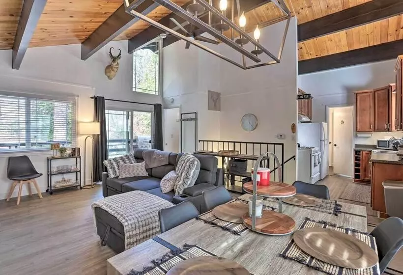 Modern Cabin W/ Game Room & Deck, Near Skiing