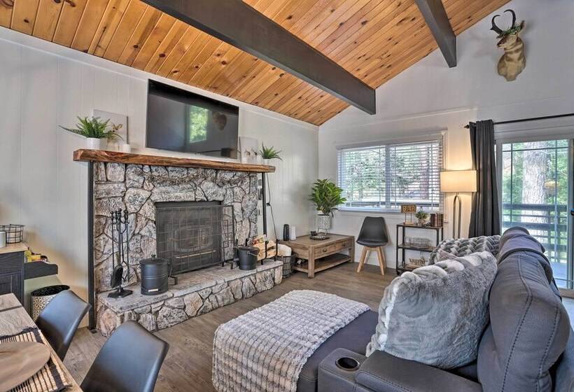 Modern Cabin W/ Game Room & Deck, Near Skiing