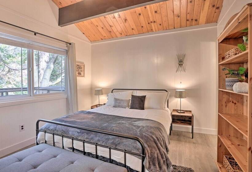 Modern Cabin W/ Game Room & Deck, Near Skiing