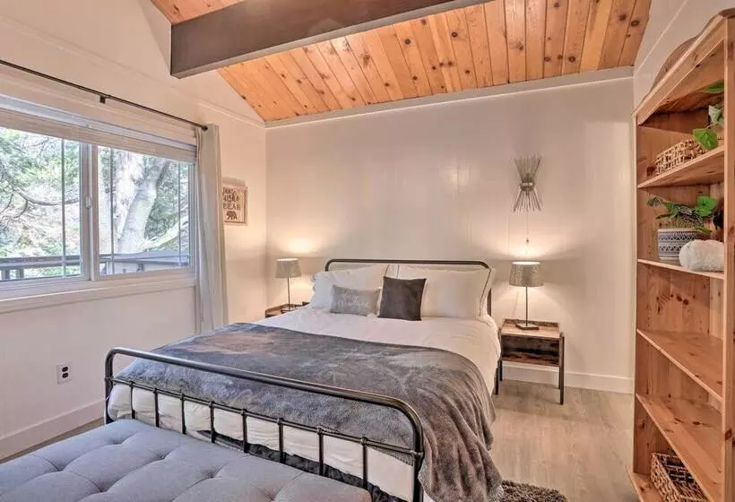 Modern Cabin W/ Game Room & Deck, Near Skiing