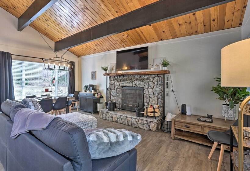 Modern Cabin W/ Game Room & Deck, Near Skiing