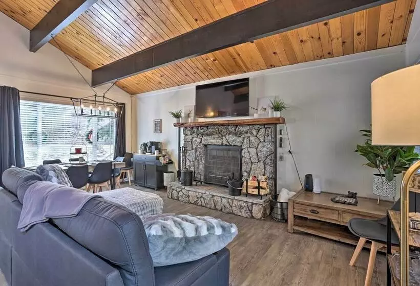 Modern Cabin W/ Game Room & Deck, Near Skiing