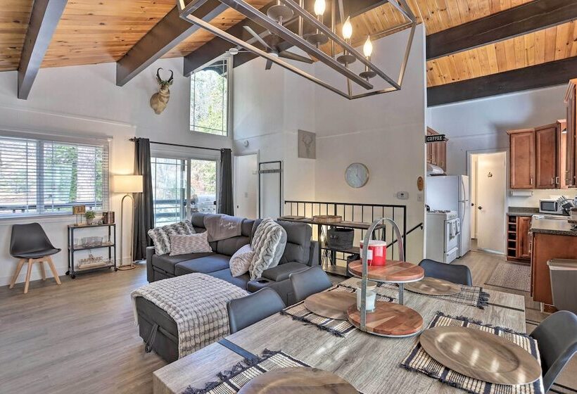 Modern Cabin W/ Game Room & Deck, Near Skiing