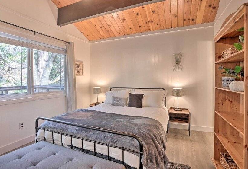 Modern Cabin W/ Game Room & Deck, Near Skiing