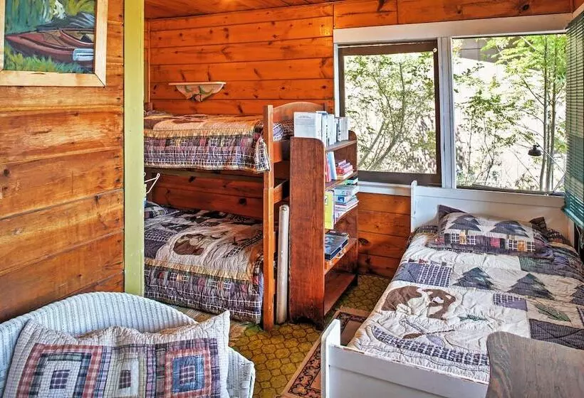 Newport Cabin W/ Lakefront Private Porch & Grill!