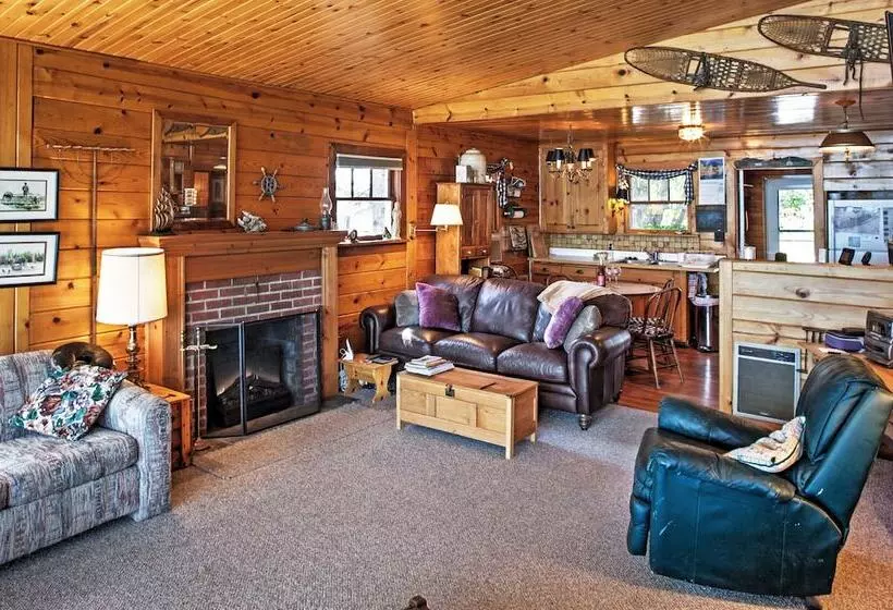 Newport Cabin W/ Lakefront Private Porch & Grill!