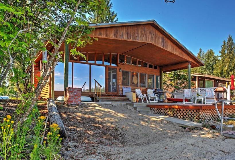 Newport Cabin W/ Lakefront Private Porch & Grill!
