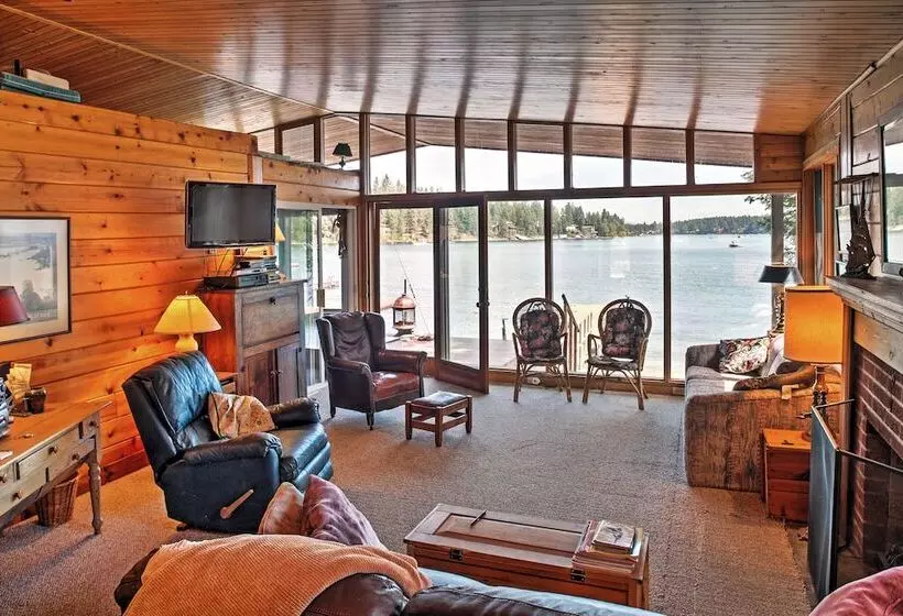 Newport Cabin W/ Lakefront Private Porch & Grill!