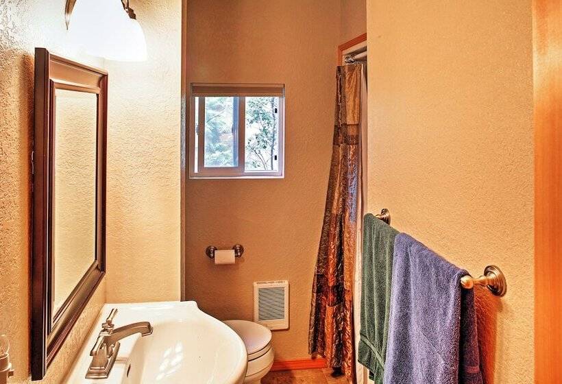 Newport Cabin W/ Lakefront Private Porch & Grill!