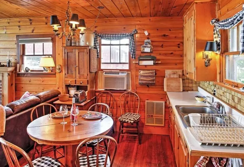 Newport Cabin W/ Lakefront Private Porch & Grill!