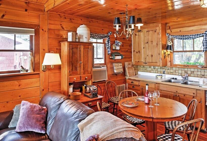 Newport Cabin W/ Lakefront Private Porch & Grill!