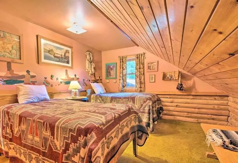 Handcrafted Log Cabin In Candor: Group Getaway!