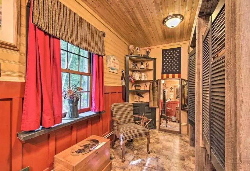 Handcrafted Log Cabin In Candor: Group Getaway!