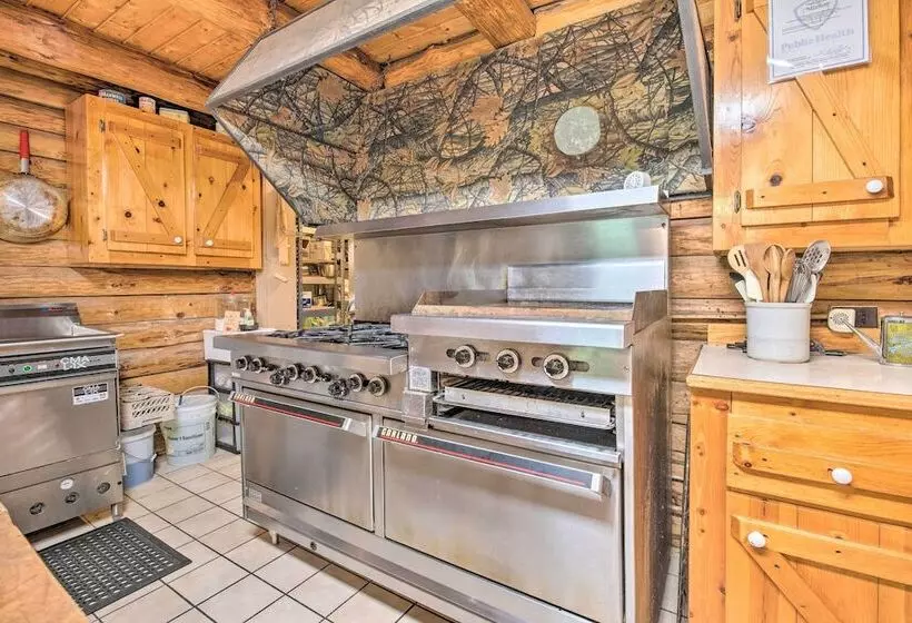 Handcrafted Log Cabin In Candor: Group Getaway!