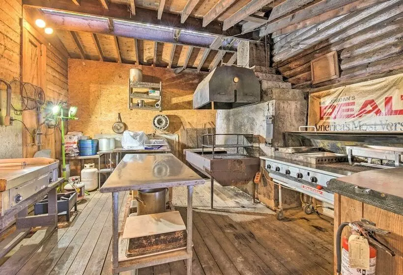 Handcrafted Log Cabin In Candor: Group Getaway!