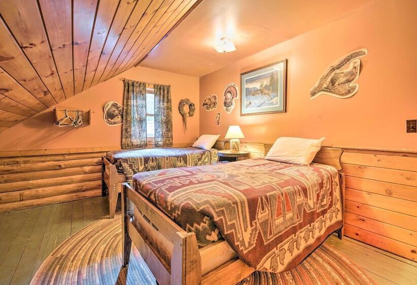 Handcrafted Log Cabin In Candor: Group Getaway!