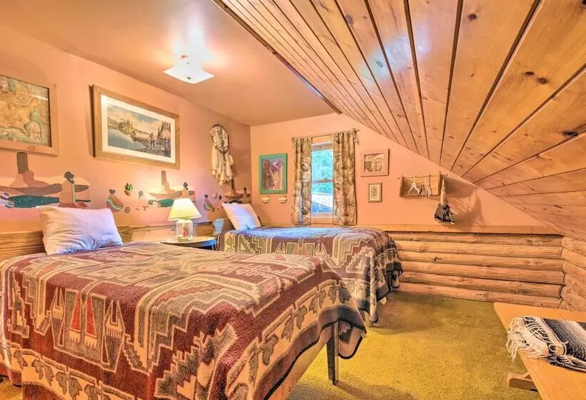 Handcrafted Log Cabin In Candor: Group Getaway!