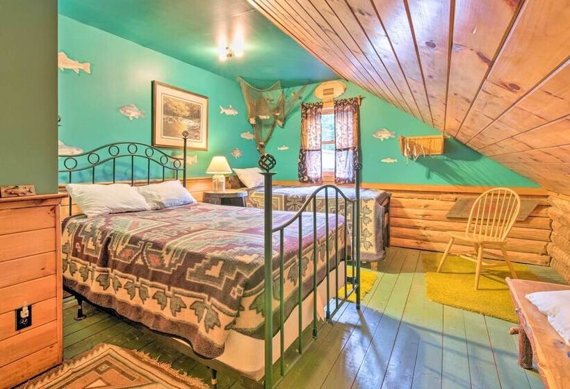 Handcrafted Log Cabin In Candor: Group Getaway!