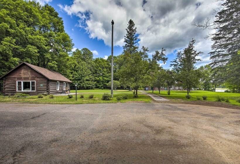 Dog Friendly Park Falls Cottage W/ 5 Acres & Lake