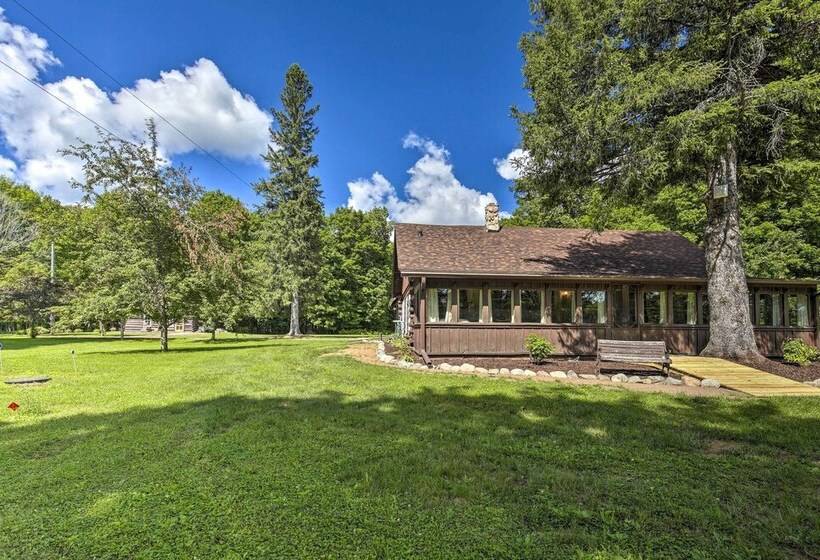 Dog Friendly Park Falls Cottage W/ 5 Acres & Lake