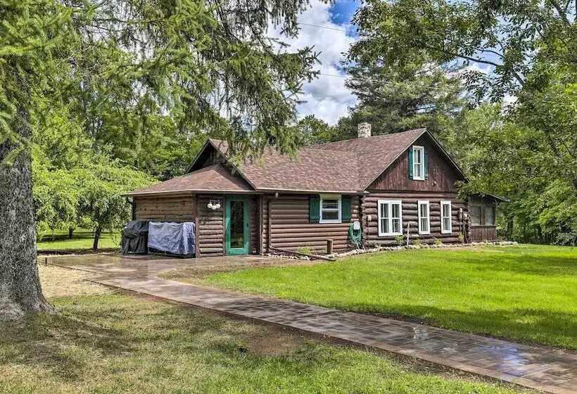 Dog Friendly Park Falls Cottage W/ 5 Acres & Lake