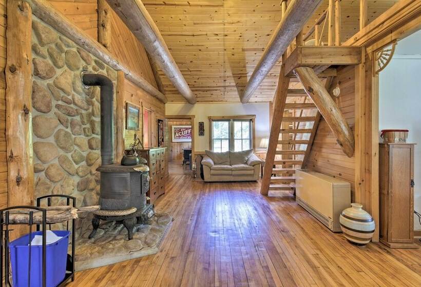 Dog Friendly Park Falls Cottage W/ 5 Acres & Lake