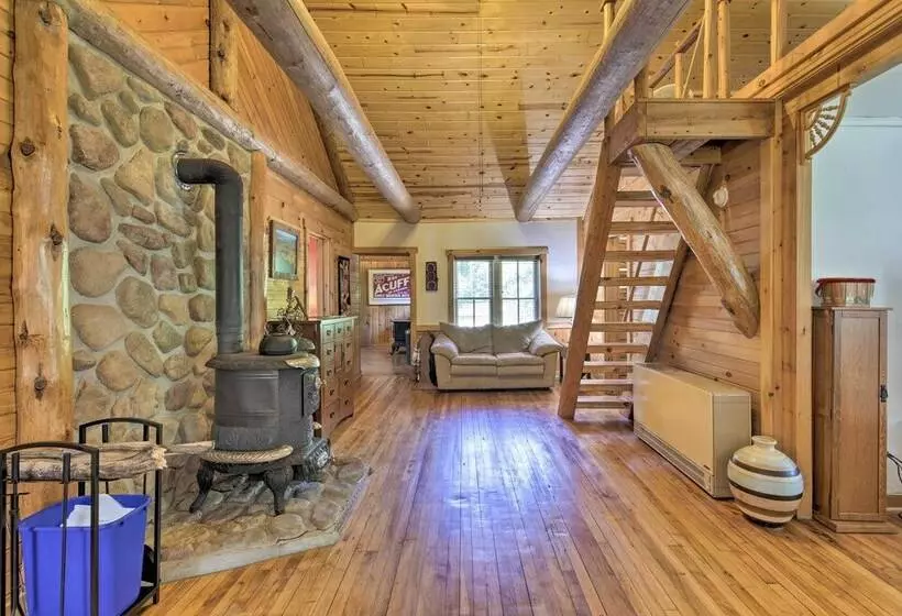 Dog Friendly Park Falls Cottage W/ 5 Acres & Lake