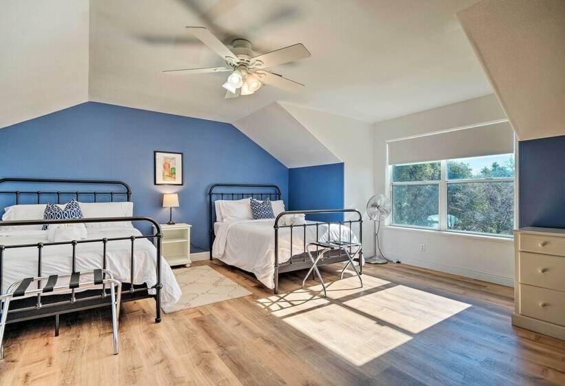 Hot Tub & Mtn Views: Peaceful Columbia Retreat!