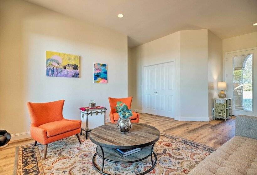 Hot Tub & Mtn Views: Peaceful Columbia Retreat!