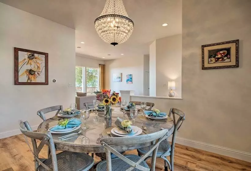 Hot Tub & Mtn Views: Peaceful Columbia Retreat!