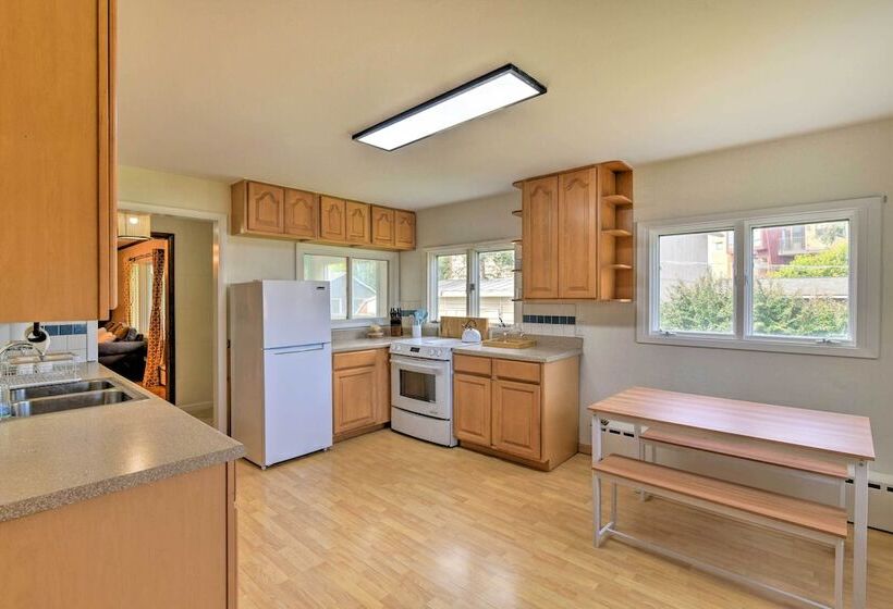 Pet Friendly Anchorage Gem: Walkable Location