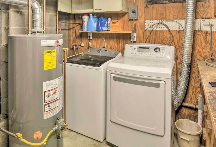 Pet Friendly Anchorage Gem: Walkable Location