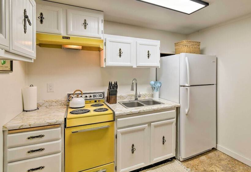 Pet Friendly Anchorage Gem: Walkable Location