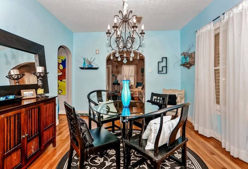 Pet Friendly Galveston Bungalow, 1/2 Mi To Beach!