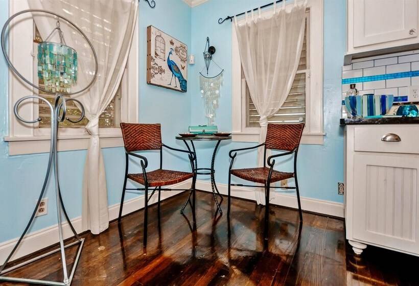 Pet Friendly Galveston Bungalow, 1/2 Mi To Beach!