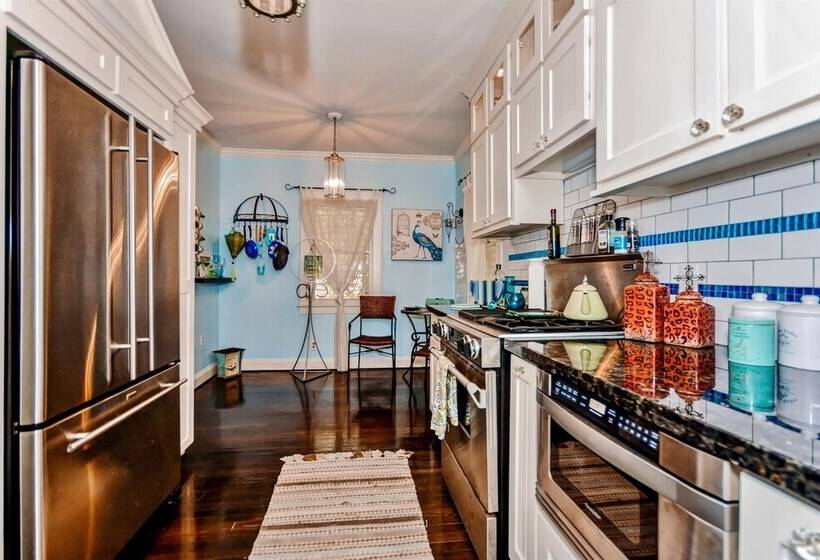 Pet Friendly Galveston Bungalow, 1/2 Mi To Beach!