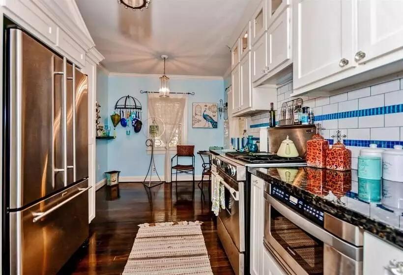 Pet Friendly Galveston Bungalow, 1/2 Mi To Beach!