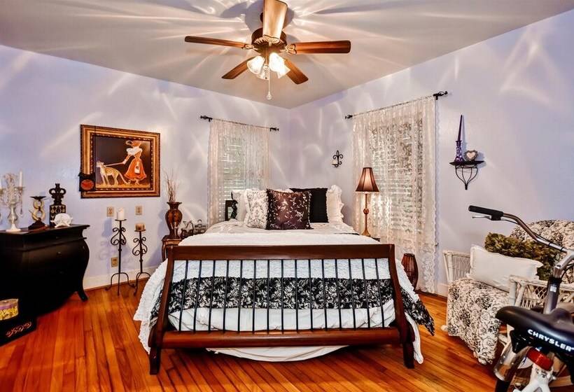 Pet Friendly Galveston Bungalow, 1/2 Mi To Beach!