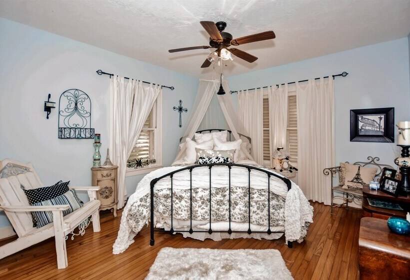 Pet Friendly Galveston Bungalow, 1/2 Mi To Beach!