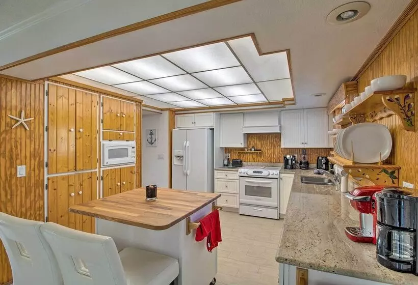 Pet Friendly Sebastian Home On Lake; Golf Nearby