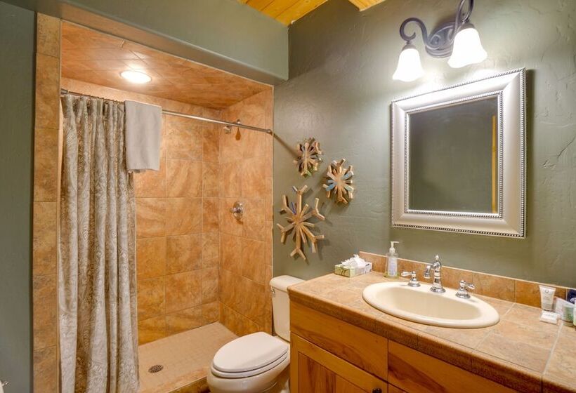 Rustic Cabin W/ Hot Tub & Deck In Breckenridge