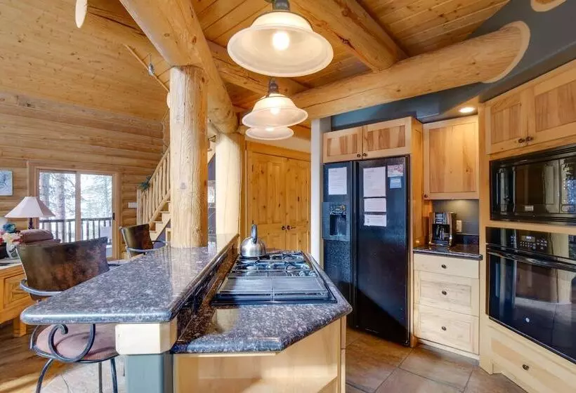 Rustic Cabin W/ Hot Tub & Deck In Breckenridge
