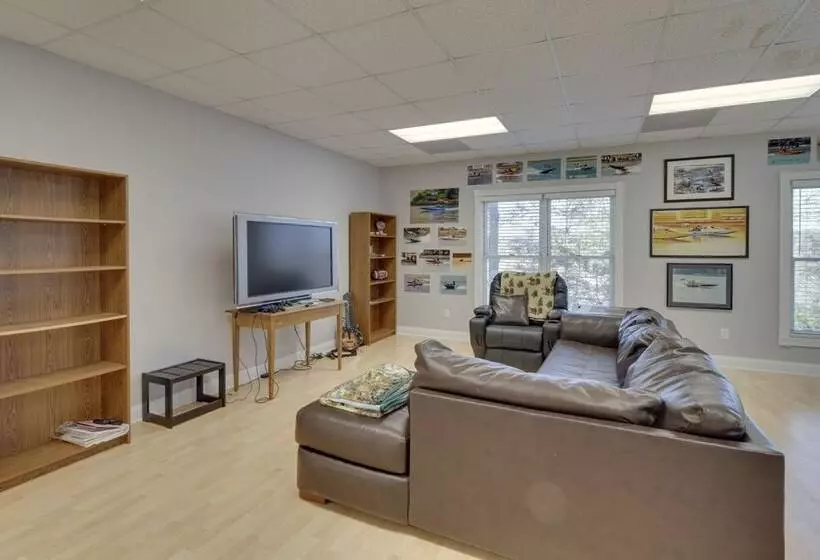 Secluded Flippin Home < 2 Mi To White River!