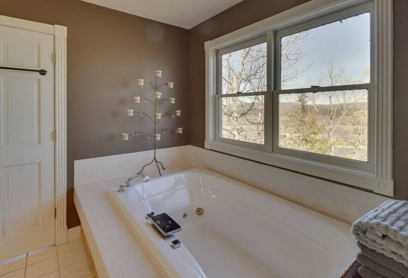 Secluded Flippin Home < 2 Mi To White River!