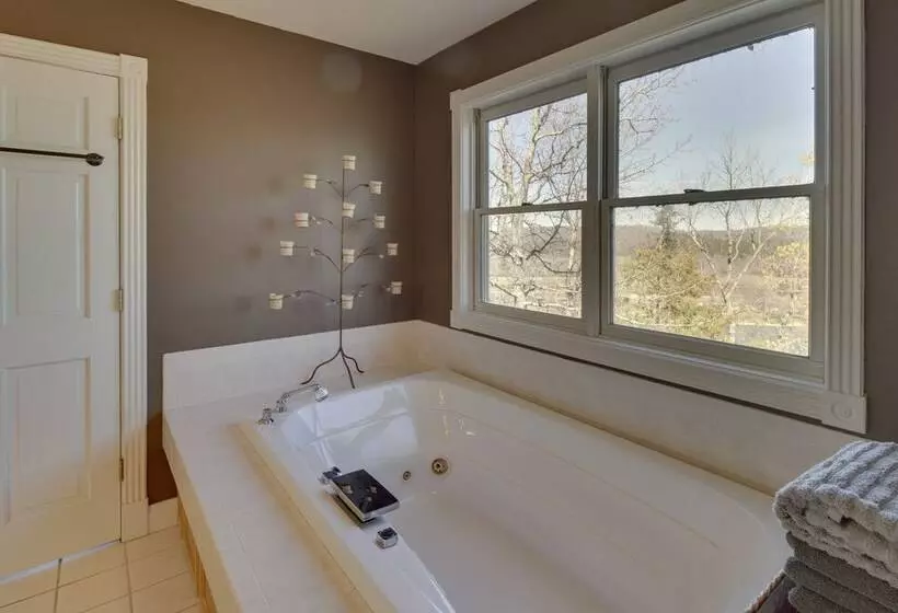 Secluded Flippin Home < 2 Mi To White River!